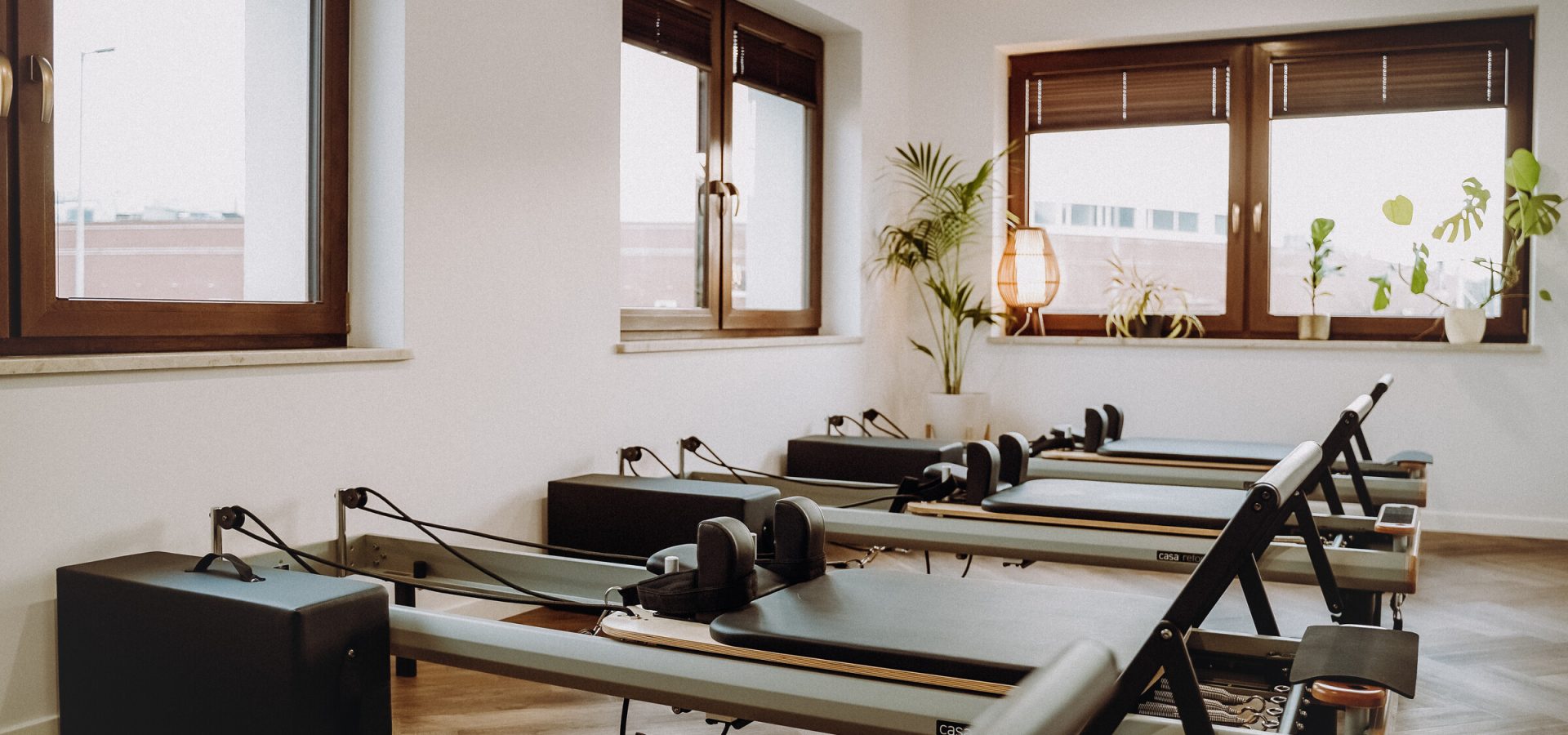 Studio Baltic Pilates w Gdyni — sala z reformerami